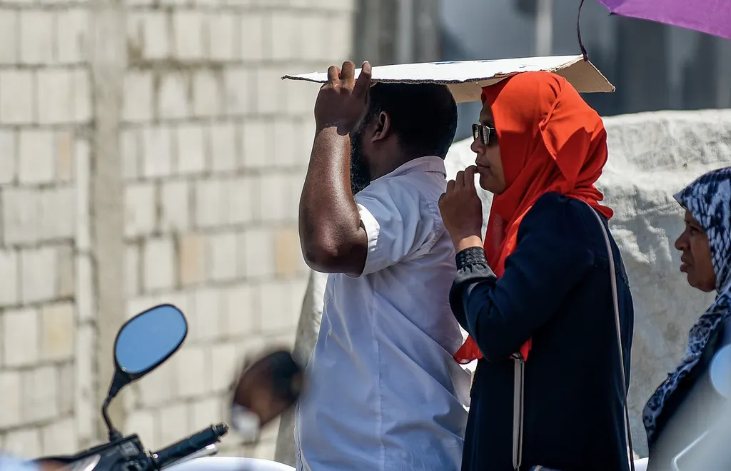 ފްލެޓް ލިބުނު ކަމުގެ ލިޔުން ނުލިބިގެން މުޒާހަރާގައި