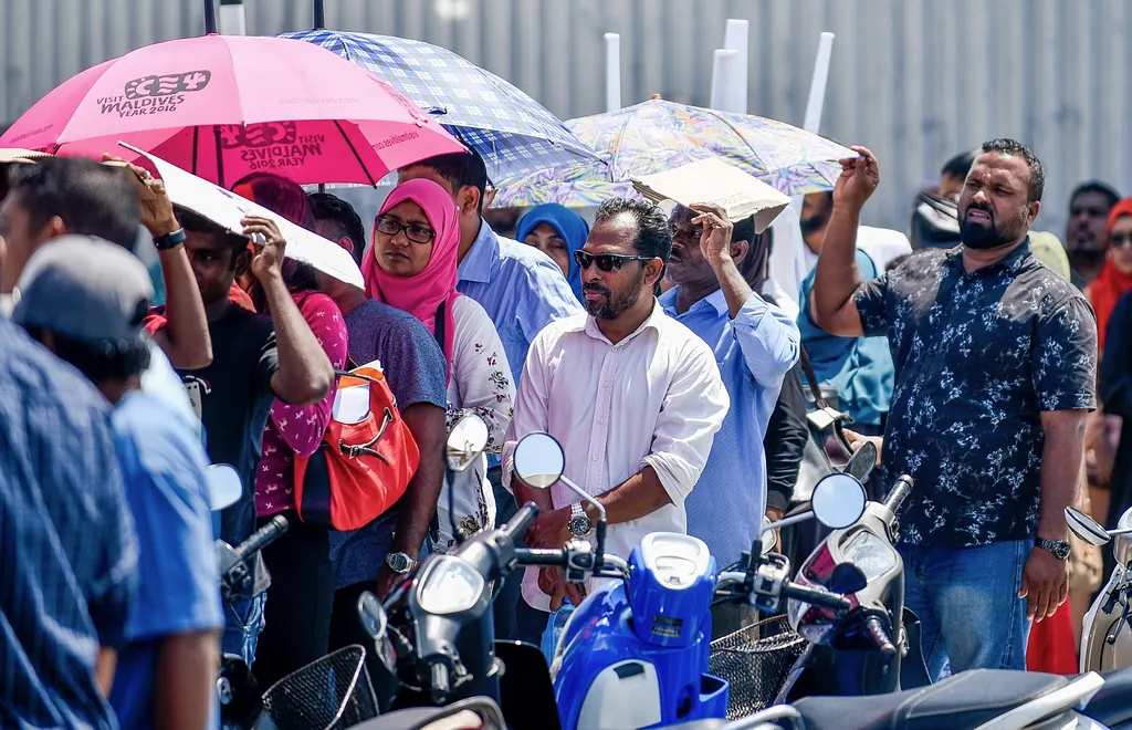 ފްލެޓް ލިބުނު ކަމުގެ ލިޔުން ނުލިބިގެން މުޒާހަރާގައި
