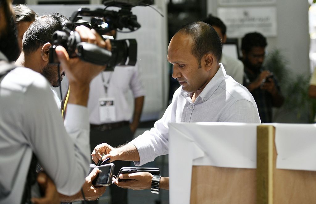 އާންމު އިންތިހާބުގެ ވޯޓުލުން ބަންދުކުރުން