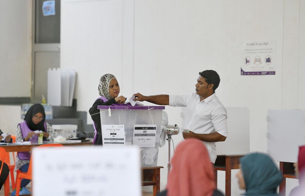 އާންމު އިންތިހާބުގެ ވޯޓުލުން ބަންދުކުރުން