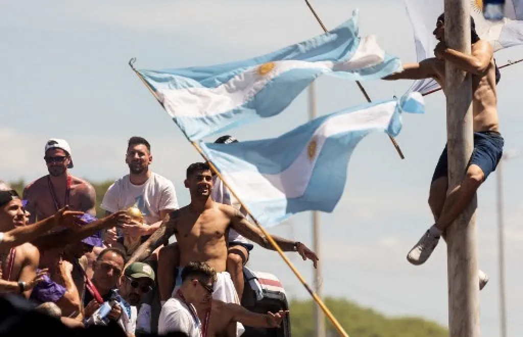 ވޯލްޑްކަޕް ތަށި ތިން ވަނަ ފަހަރަށް ހޯދައި އާޖެންޓީނާ އުފާ ފާޅުކުރަނީ