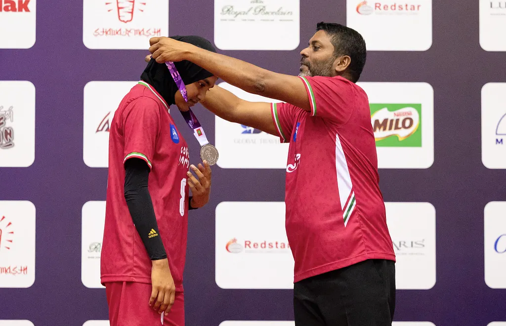 ކާވާ ކަޕްގެ ޗެމްޕިއަންކަން ކިރިގިސްތާނުން ހޯދުން