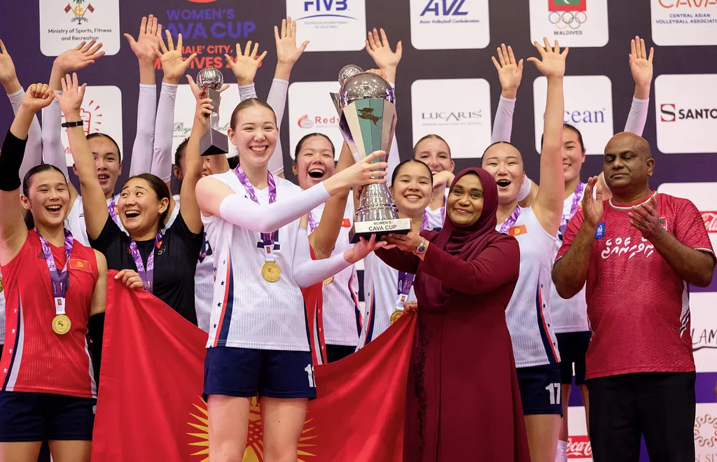 ކާވާ ކަޕްގެ ޗެމްޕިއަންކަން ކިރިގިސްތާނުން ހޯދުން