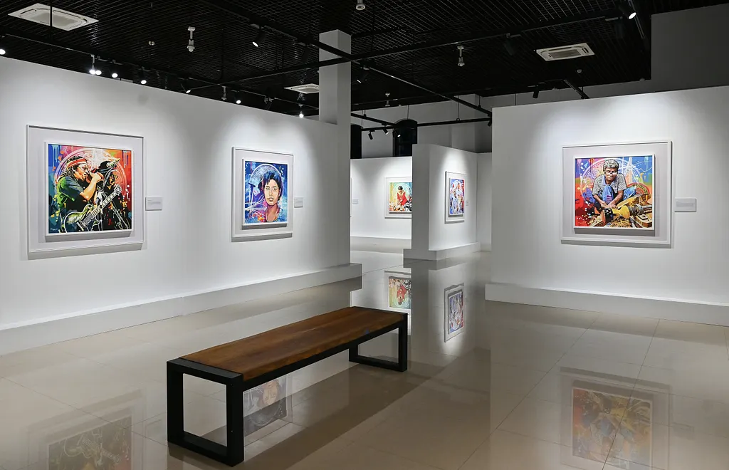 ވިވިޑް ރިއަލިޒަމް - ބައި ހުސައިން