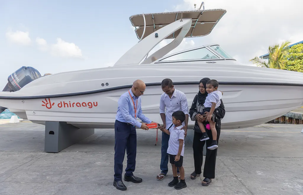 ދިރާގު ޕްރޮމޯޝަންގެ ނަސީބުވެރިޔާއަށް ލޯންޗް ހަވާލުކުރުން