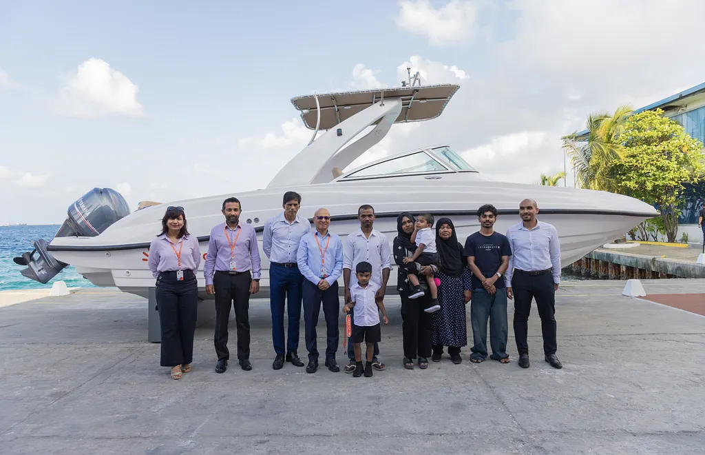 ދިރާގު ޕްރޮމޯޝަންގެ ނަސީބުވެރިޔާއަށް ލޯންޗް ހަވާލުކުރުން