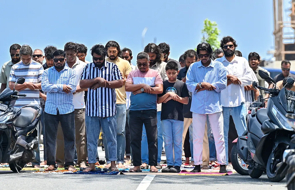 މިއަހަރުގެ ރޯދަ މަހުގެ ފުރަތަމަ ހުކުރު ނަމާދު