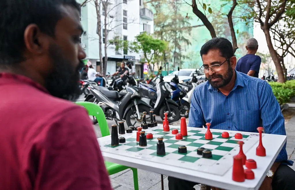 ރޯދަ ކުރުކުރުން: ހުޅުމާލެއިން