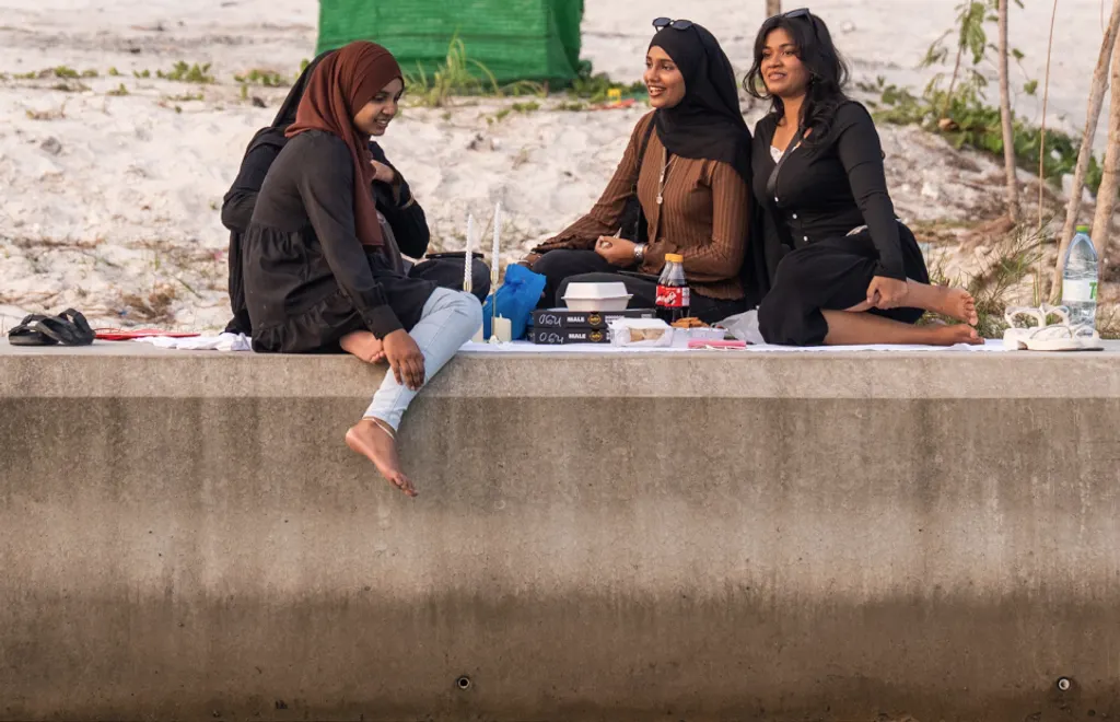 ހުކުރު ދުވަހުގެ ރޯދަ ވީއްލުން ޗެނަލް ޕާކުން