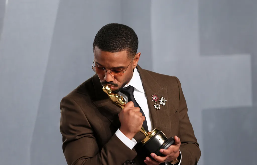 އޮސްކާ އެވޯޑް 2026: މި އަހަރުގެ އޮސްކާގައި އެންމެ މޮޅު އެކްޓަރުގެ އެވޯޑް ހޯދި މައިކަލް ބީ. ޖޯޑަން.-- ފޮޓޯ: އޭއެފްޕީ