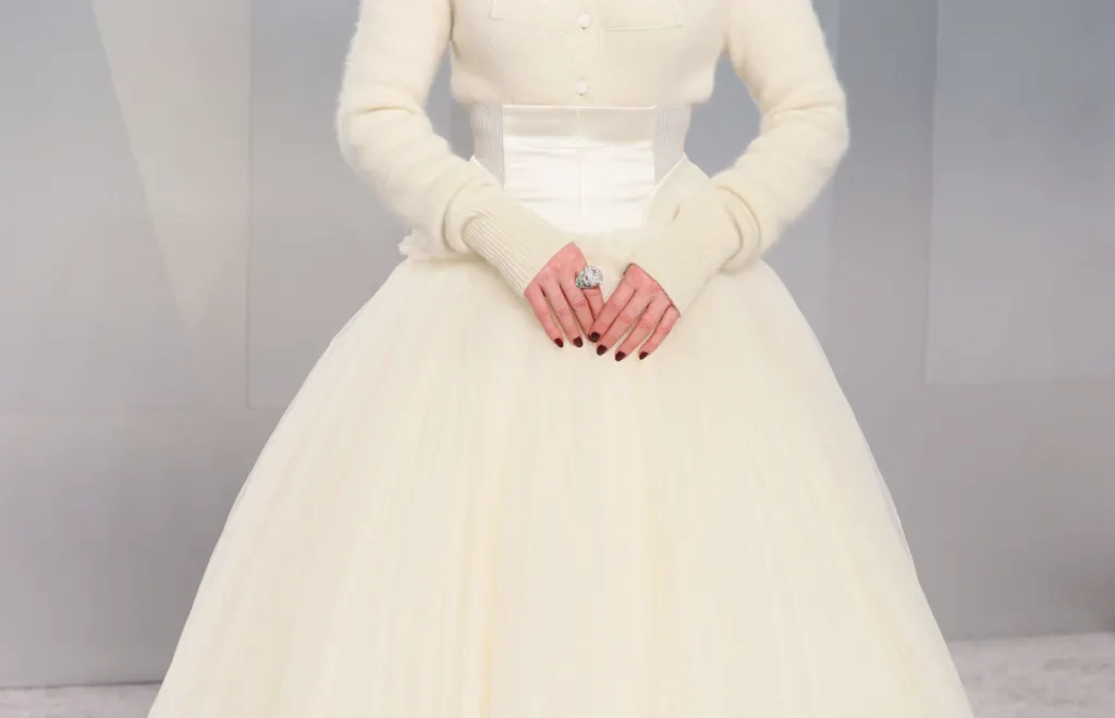 އޮސްކާ އެވޯޑް 2026: މި އަހަރުގެ އޮސްކާގެ ރެޑްކާޕެޓުގައި އެމެރިކާގެ އެކްޓްރެސް ސޭރާ ޕޯލްސަން.-- ފޮޓޯ: އޭއެފްޕީ