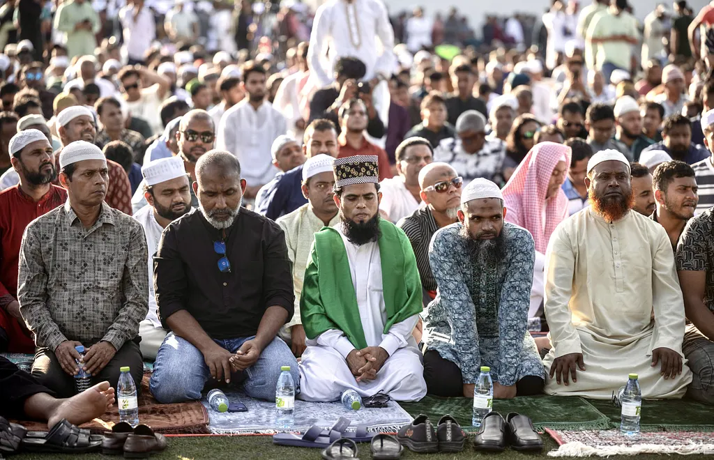 މާފަންނު ސްޓޭޑިއަމްގައި ކުރި އީދު ނަމާދު