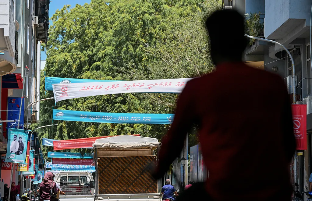 ކެމްޕޭނުގެ ފަހު ހަފްތާ، މާލެ ތެރެއިން ސިޔާސީ ކުލަތައް