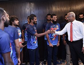 ގައުމީ ފުޓުބޯޅަ ޓީމަށް ރައީސް ހިތްވަރު ދެއްވުން