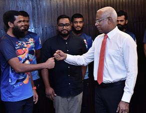 ގައުމީ ފުޓުބޯޅަ ޓީމަށް ރައީސް ހިތްވަރު ދެއްވުން
