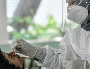 ކޮވިޑް ސާމްޕަލް ނަގަން އަނެއްކާވެސް ދިގު ކިއޫތަކެއް