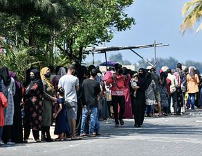 ކޮވިޑް ސާމްޕަލް ނަގަން އަނެއްކާވެސް ދިގު ކިއޫތަކެއް