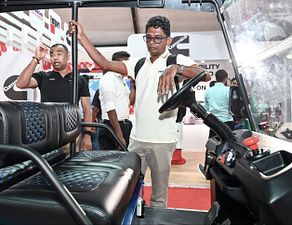 ލެމްބޯގިނީ ގޮލްފް ކާޓް ރާއްޖެއަށް ތައާރަފްކުރުން