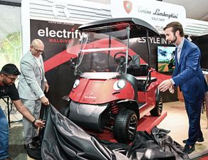 ލެމްބޯގިނީ ގޮލްފް ކާޓް ރާއްޖެއަށް ތައާރަފްކުރުން