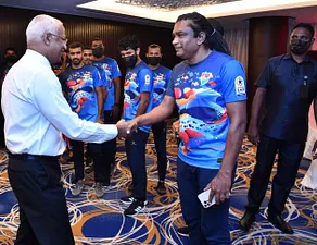 ގައުމީ ފުޓުބޯޅަ ޓީމަށް ރައީސް ހިތްވަރު ދެއްވުން