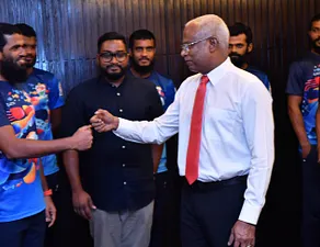 ގައުމީ ފުޓުބޯޅަ ޓީމަށް ރައީސް ހިތްވަރު ދެއްވުން