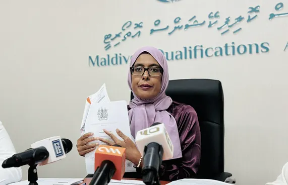 ލަންކާގައި ހުއްދަނެތި ކޯސް ހިންގުމުން އެވިޑަށް ފިޔަވަޅު