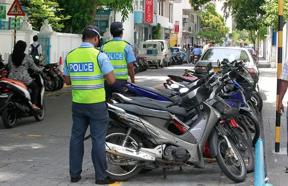 އަހުލާގު ހުރީ މިސްކިތުގެ އެތެރޭގައި ޕާކްކުރާ ހިސާބުގައި