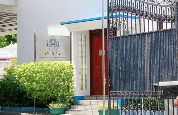 ރިސޯޓް ފީ ދެ އަހަރުން ދެއްކުން ރަނގަޅު: ކޯޓު