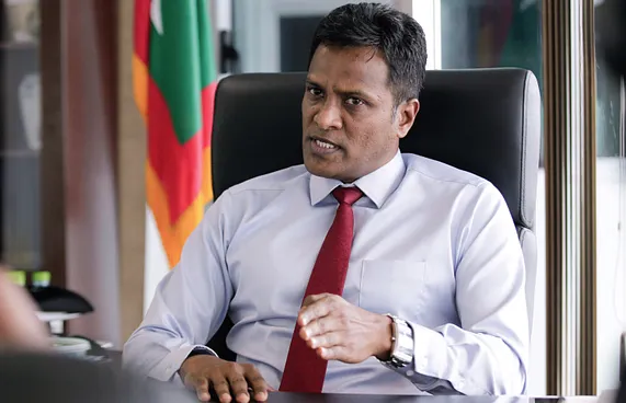 މިނިވަން 50 ހޭވުމުން ފެނުނީ ހުދު ވަލެއް: އުމަރު