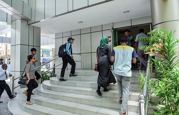 ރޯދަމަހު ރަސްމީ މަސައްކަތު ގަޑިއަކީ 10 އިން 2 އަށް