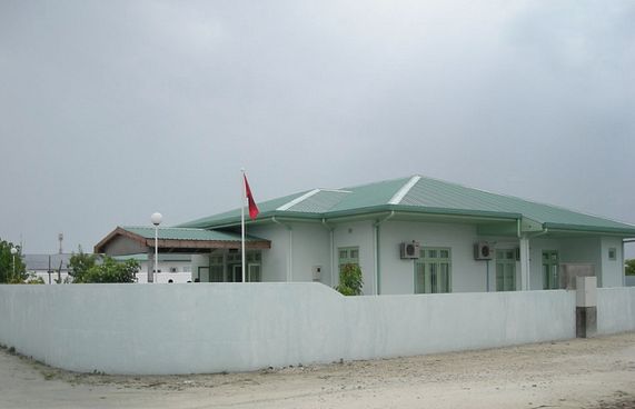 ޑްރަގްސްއާ އެކު ތިނަދޫ ކޯޓު ގާޒީއަކު ހައްޔަރުކޮށްފި