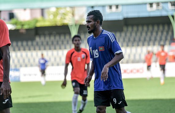 ހޮކޭ ދަ ގްރާންޑޭ އަށް ސޮއިކޮށްފި