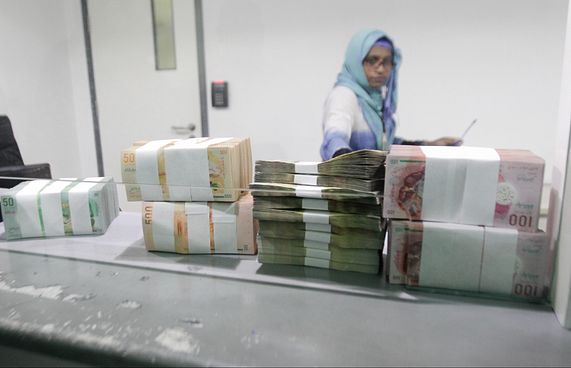 10ރ. އާއި 100ރ.ގެ ނޫޓު އަލުން ޗާޕްކޮށްފި