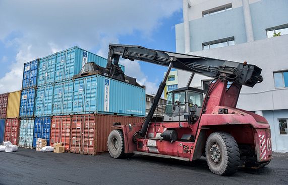 ހަތަރު މަސް ތެރޭ ވިޔަފާރި ބަނދަރު ބޮޑުކުރަން ފަށަނީ