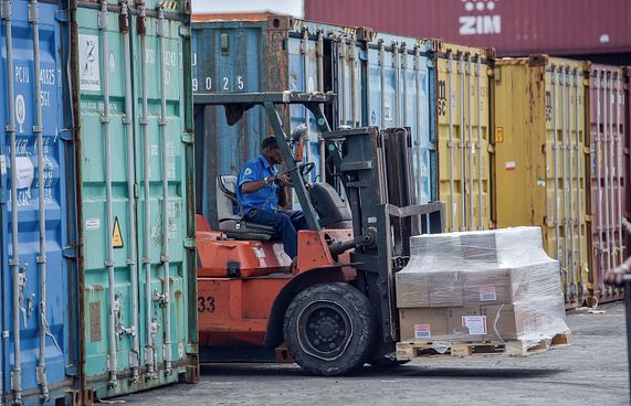 މުދާ ކްލިއާ ކުރަން ހުޅުމާލެ ބަނދަރަށް ގެންދަން ފަށަނީ