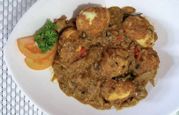 މިހާރުގެ ރެސިޕީ: ފްރައިޑް އެގް ކަރީ