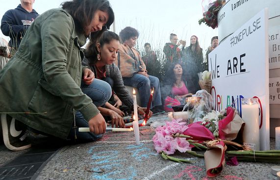 ކެލިފޯނިއާގައި ބަޑިޖަހައި ހަ މީހަކު މަރާލައިފި