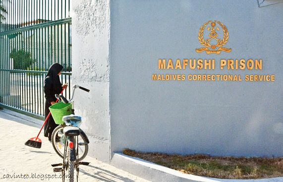 ޖަލުގެ ހަމަނުޖެހުމެއްގައި 3 އޮފިސަރަކު ޒަހަމްވެއްޖެ