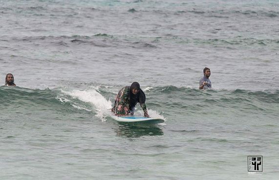 10 ކުދިންނާ އެކު ސަންފައްތަ ވެސް ރާޅުތަކުގެ ތެރެއަށް