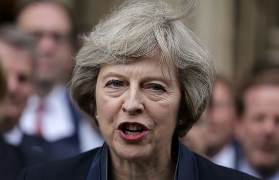 އަހަރުތަކަކަށް ފަހު އިނގިރޭސި ވިލާތަށް އަންހެން ބޮޑު ވަޒީރެއް