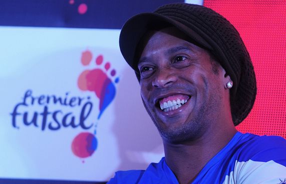 ރޮނާލްޑީނިއޯ އާއި އޭނާގެ ބޭބެ ގޭބަންދަށް ބަދަލުކޮށްފި