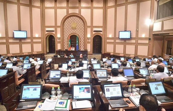 މެމްބަރުންނަށް ކާރު ދޭން ވާހަކަ ދައްކަނީ!