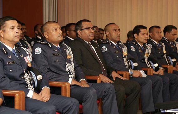 ފުލުހުން މަސައްކަތް ކުރާނީ ސިޔާސީ ވަސްވާހުގައި ނުޖެހި