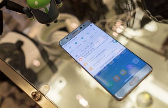 ނޯޓް 7 އަށް ގޮރިއްލާ ގްލާސް 5 އިން ވަރުގަދަކަން