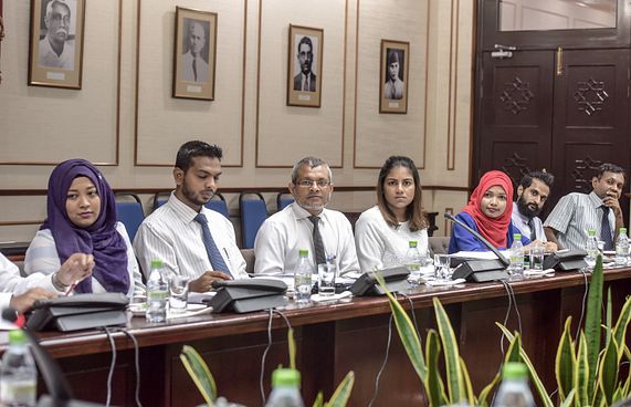 ނޫސްވެރިކަމުގެ ކަންބޮޑުވުންތައް ބްރޯޑްކޮމަށް