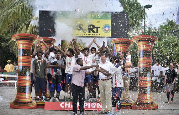 ޒޯން ފަހެއްގެ ޗެމްޕިއަންކަން އަނަންތަރާ އަށް