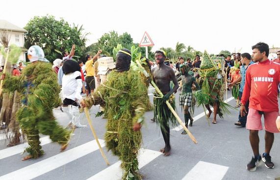 ފެންކުޅީގައި ދެ މީހެއްގެ ކަންފަތު ތޫރި ފެޅުނު
