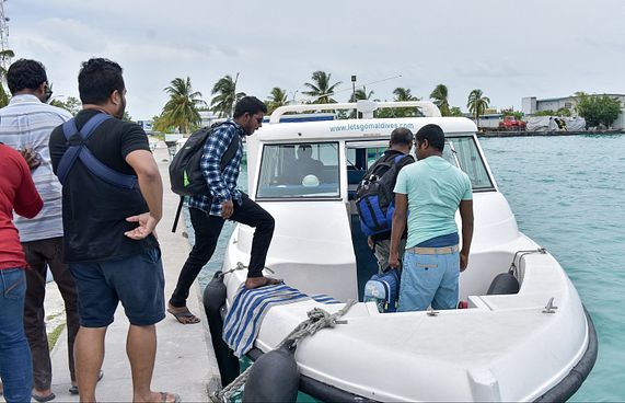 އާއްމުންނާއެކު ޓޫރިސްޓުން ދަތުރުކުރުން މަނާކޮށްފި