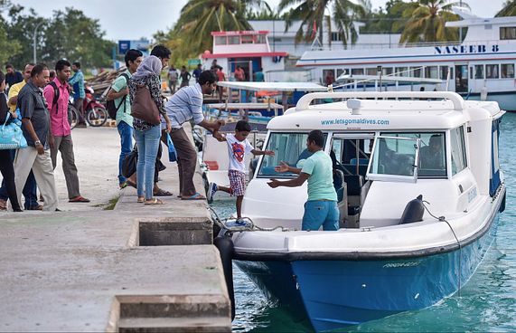 ލައިފް ޖެކެޓް އަޅަން ލާޒިމް ކުރަން މަޖިލިހަށް ގަރާރެއް