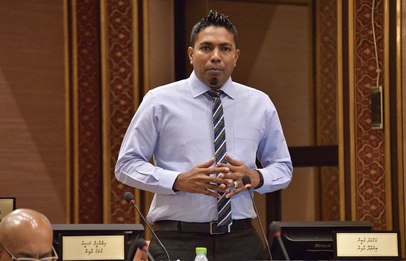 މެމްބަރުންނަށް ފުލުހުން ޖެއްސުންކުރާ ކަމުގެ ޝަކުވާތަކެއް